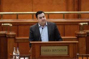 DNA a făcut percheziţii la fostul ministru al Transporturilor Răzvan Cuc într-un dosar de corupţie